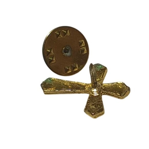 NOS NWOT TINY Goldtone 6/8" Crucifix Cross True Vtg 70s pin pinback - Picture 4 of 5